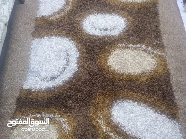 سجاد شاغي اثنتين وسجاده اطفال وثلاجه للرحلات وصوبه غاز