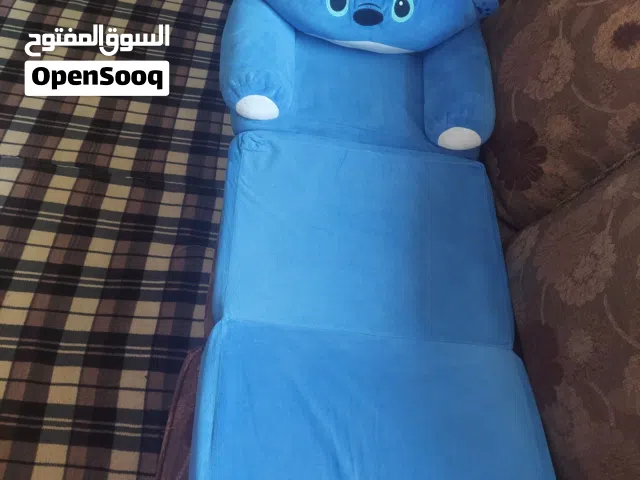 مقعد اطفال وسيارة اطفال