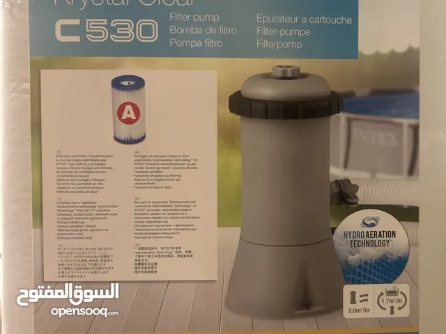 فلتر ومكنسة تنظيف حمام سباحة براند Intex بجهد 220 -240 فولت للفلتر والمنظف يعمل بالطاقة الهيدروليكية