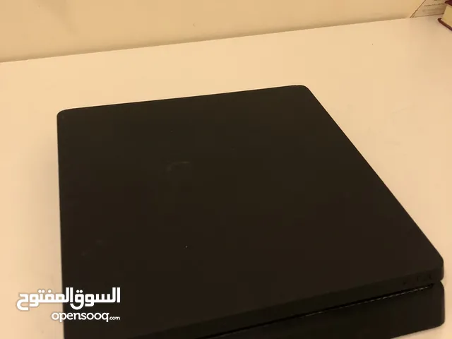 سوني 4 للبيع مستعمل مع " واير HD و power و كنترولر واحد