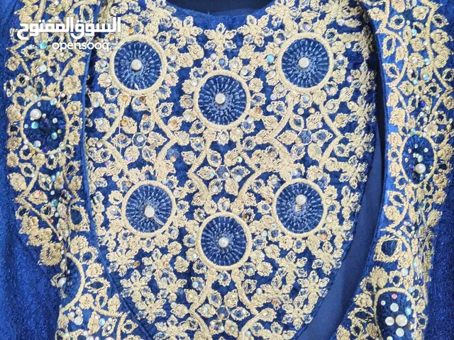 قفطان نيلي مستعمل بحالة ممتازة للبيع