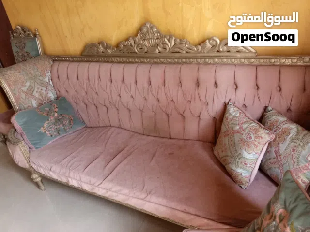 قنفات 3 وكراسي 4 نضاف مابيهن شي شراي يجي خاص ويدلل وبيهن مجال تعال خاص وتدلل