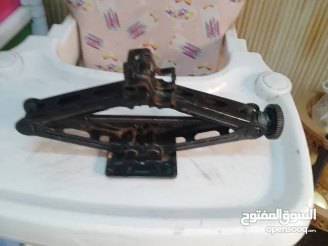 جك للبيع بيحمل وزن 700كغ فقك ب5دنانير