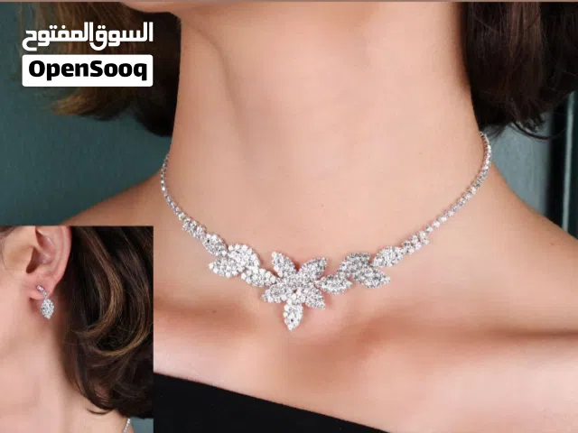 طقم الإكسسوار عقد وحلق ب 6 دنانير شامل التوصيل