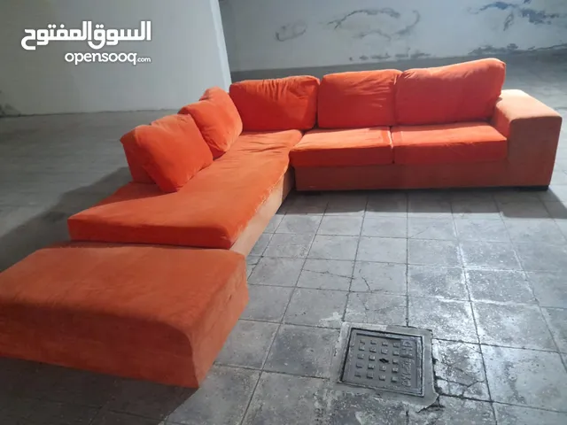 طقم كورنر بحالة جيدة مع بفه للبيع
