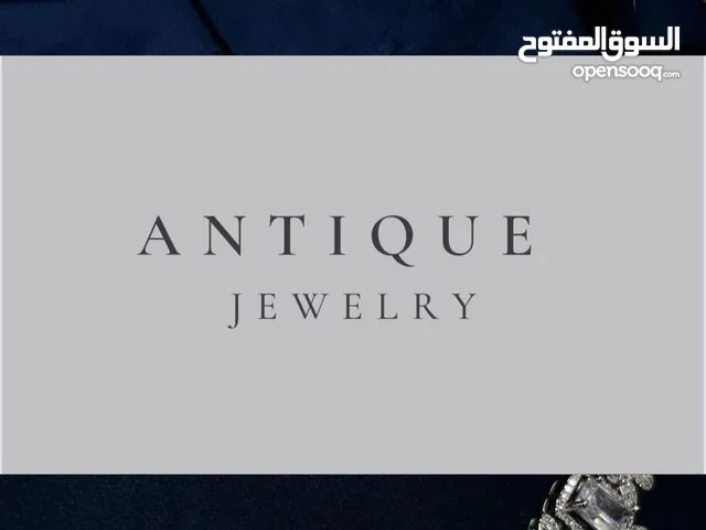 طقم فاخر مرصع بالألماس الصناعي