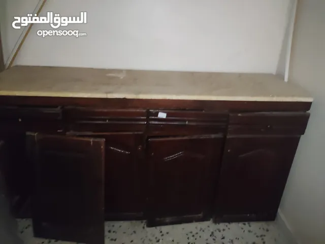 جزء من دولاب مطبخ