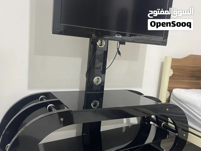 شاشه بحجم 32  مع طاوله شاشه