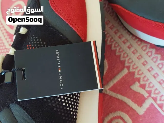 بوت تومي هيلفغر