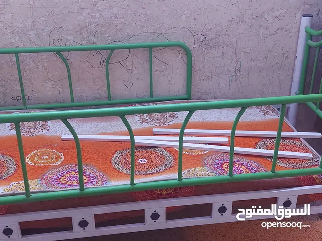 سرير اطفال حديد