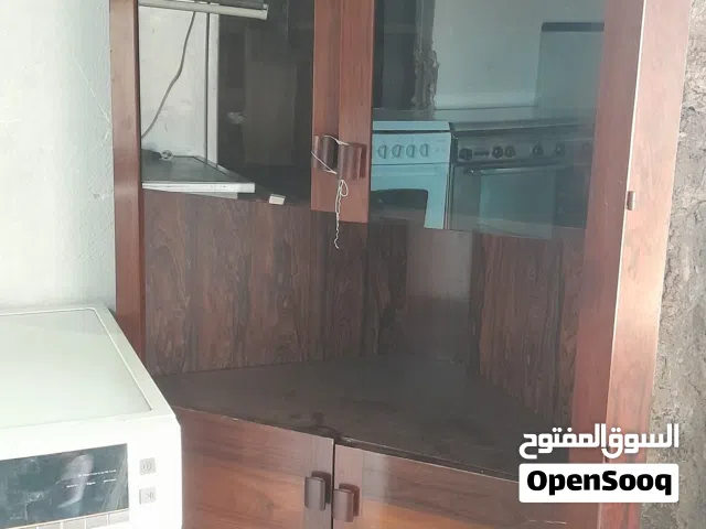 خزائن وتخوت وكنب وثلاجات وغازات وغسالات ونثريات.