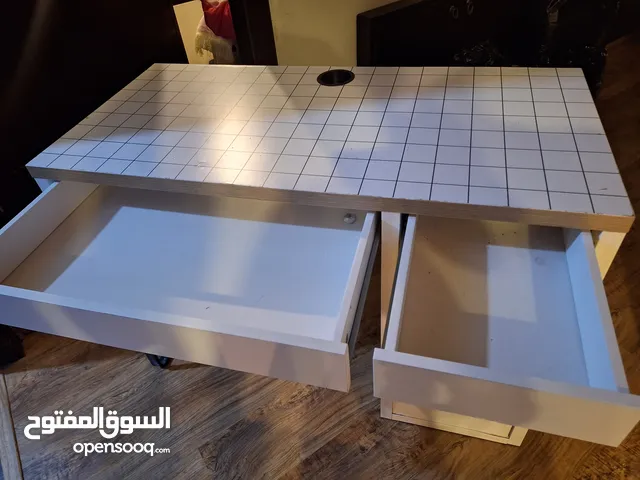 مكتب مستعمل للبيع