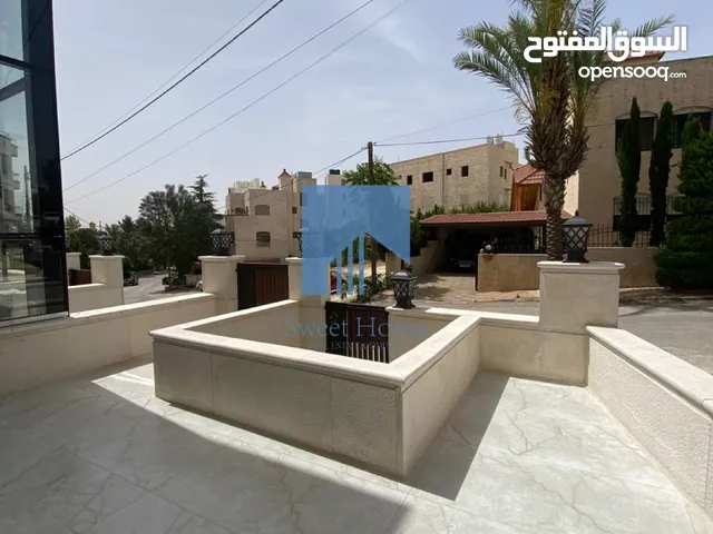 شقة أرضية فاخرة للبيع في الكرسي - قرب المخابرات 210م مع ترسات 150م تشطيب سوبر ديلوكس لم تسكن