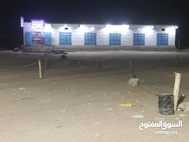 يتوفر لدينا 5 محلات تجاريه او تكون مخازن