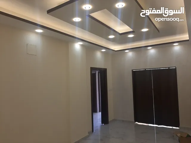 شقه استثمارية أو سكن للبيع موقع مميز في شارع الجاردنز