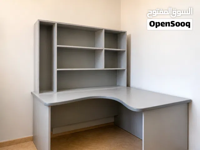 طاولة مكتب زاوية مع ارفف تخزين   corner office table with shelves
