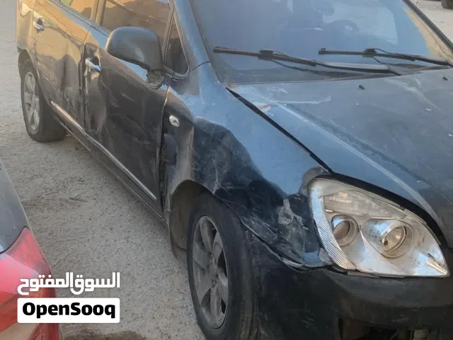 2010 كيا كارينز Luxury