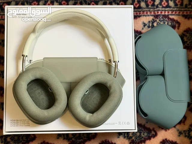 Apple Airpods Max with carrying case آبل أيربودز ماكس مستعملة بحالة ممتازة