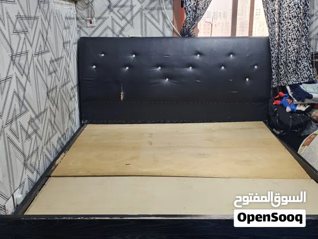 .black bed