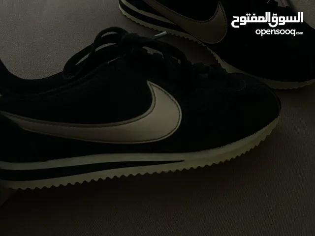 39 Sport Shoes in Al Riyadh