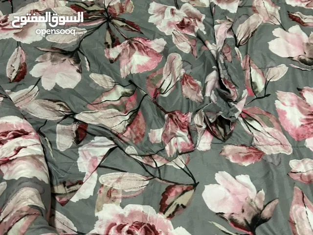 شرشف تخت مفرد مع 2 مخدة صغيرة 1 وسط  وجه مخدة و وجه شرشف تخت