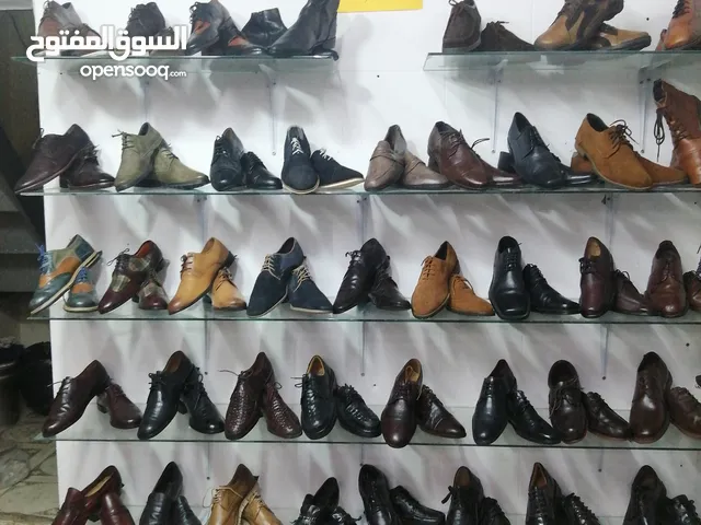 شروة أحذية أوروبية ممتازة للبيع ( جميع الماركات والنمر )