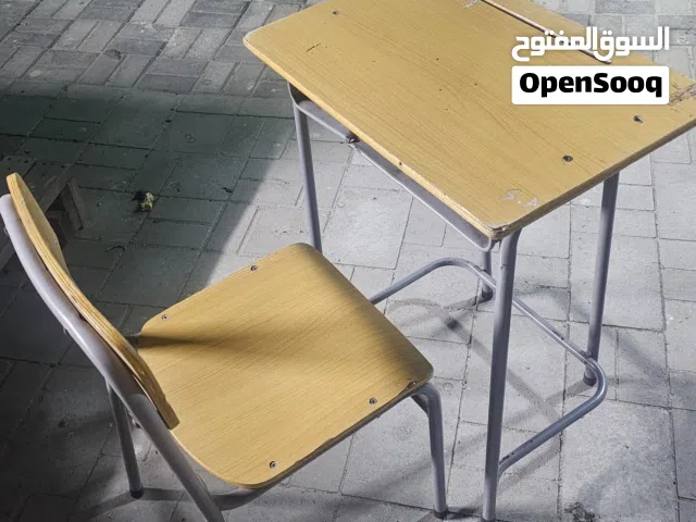طاولات وكراسي مدرسة