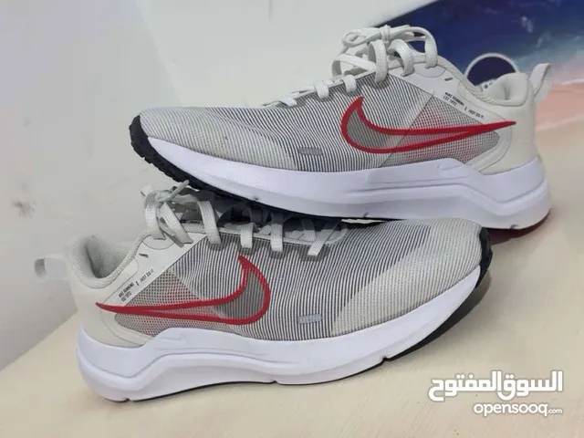 حذاء نايك مقاس 40,5