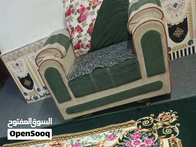 قنفه كرسي+فراش نضيف+مصابيح ديكرور لغرفه