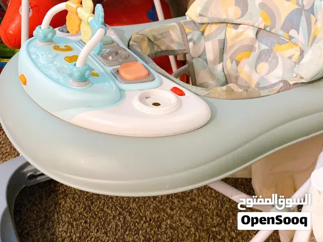 مشايه أطفال جونيور استخدام اقل من شهر بحاله آلجديد شغاله موسيقي والألعاب وكل شي