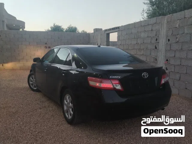 2011 تويوتا كامري LE