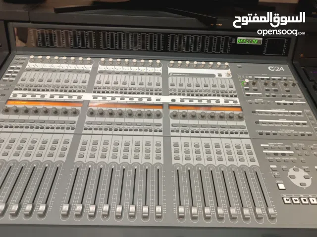 للبيع: ميكسر Avid C24 احترافي مع نظام Pro Tools HD كامل وطاولة مخصصة