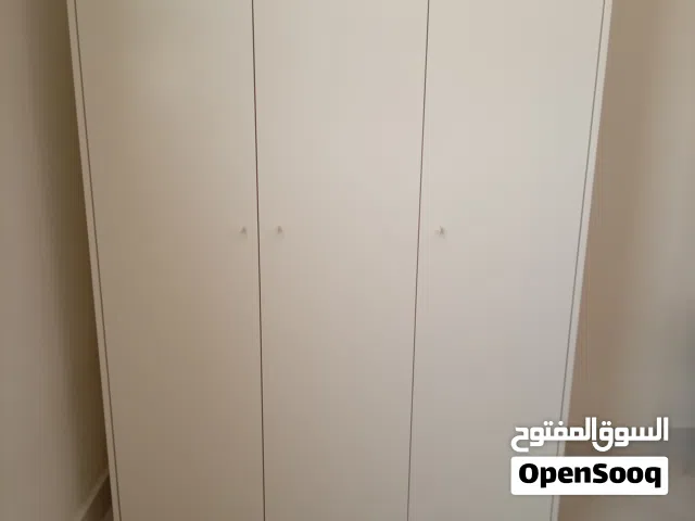 خزائن من إيكيا ممتازة للبيع