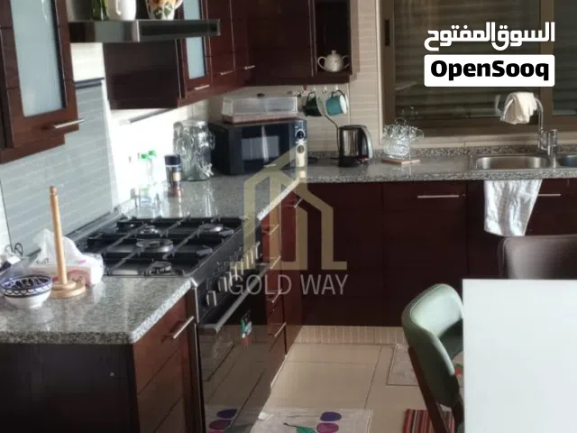شقة مميزة للبيع أخير مع روف 380م في أجمل وأرقى مناطق قرية النخيل بمواصفات مميزة/ ref 6018
