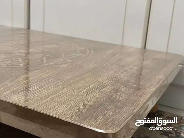 طاوله طعام قصيره ارضية