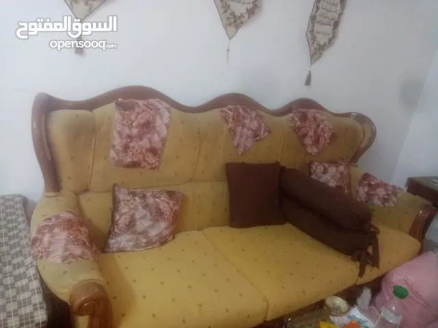 طقم كنب زان تفصيل 7 مقاعد بحاله ممتازه مع طاولات وبرادي للبيع المستعجل الموقع عمان جبل الجوفه