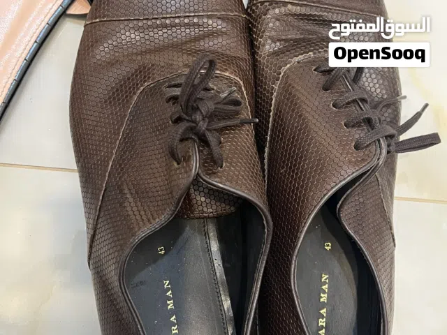 للبيع أحذية متنوعة بحالة ممتازه