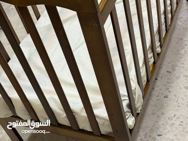 تخت بيبي خشب زان اندونيسي بحال الوكالة لحد عمر 4 سنوات
