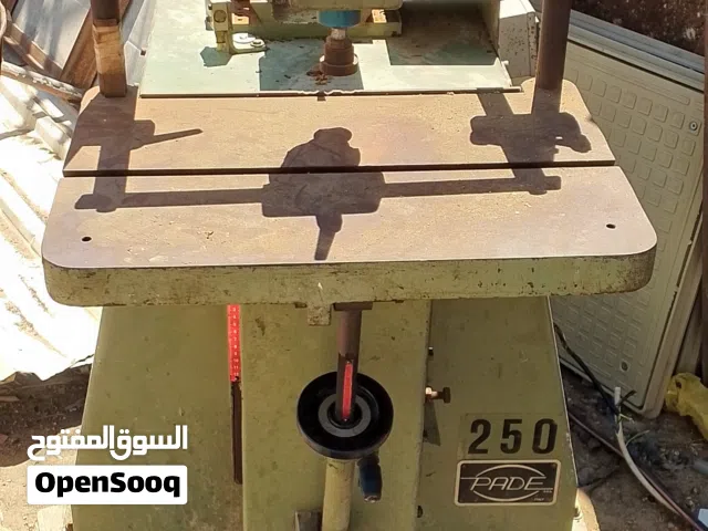 ماكنتة ثقب ونقر الخشب