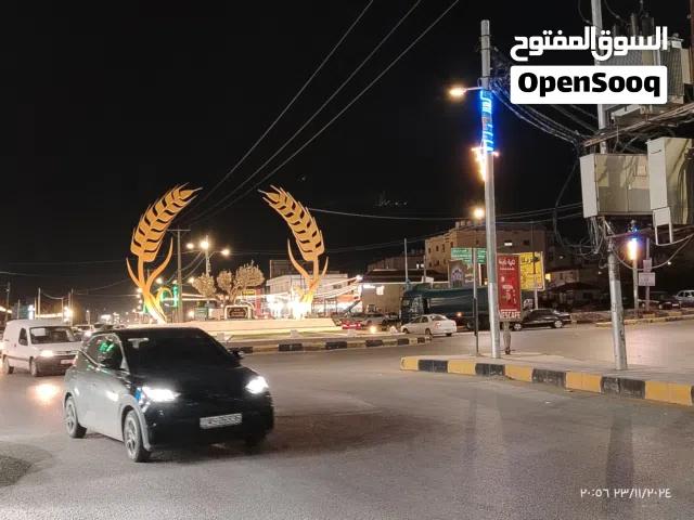 مخزنين عدد 2 للايجار بقرب من مجمع عمان وشارع اربد الحصن ودوار اليوسفي وقهوة هيبرد حلويات ميدان شامي