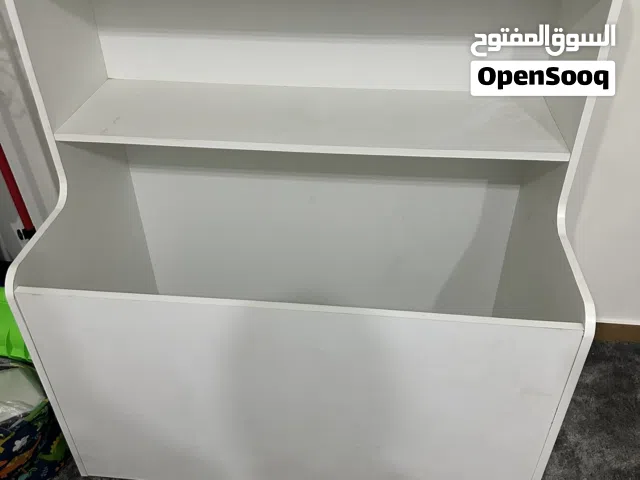 خزانة مع صندوق لألعاب الاطفال غير مستخدم خشب لاتيه تفصيل نخب ممتاز اللون ابيض تلبيس وليس دهان