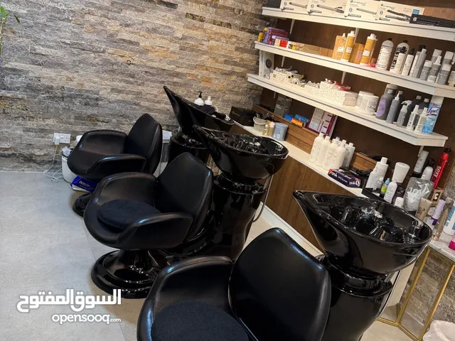 صالون للسيدات موقع مميز إطلالة جميلة مواقف سيارات متوفر امامي وخلفي عمارة زاوية موجود رخصة