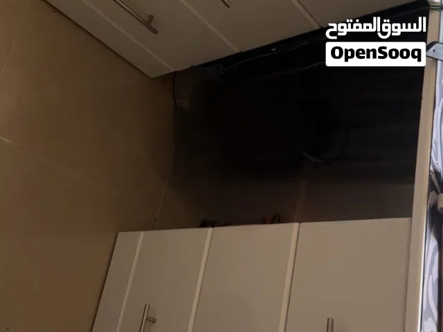 سلام عليكم عندي طاولة قيمينق L مساحتها 120X90 سم و الطاوله ب حاله جيده و للالعاب و المكاتب و الغرف .