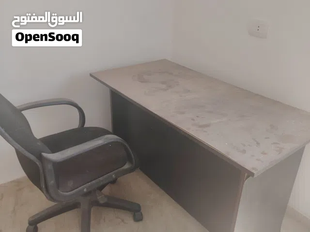 طاوله مع كرسي