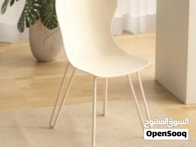 كرسي حديث من العظم بأرجل دبل من المعدن مريح قوي مناسب للاستخدام الداخلي والخارجي