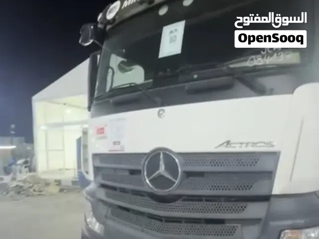 راس مرسيدس اكتور 140 LS. ابيض