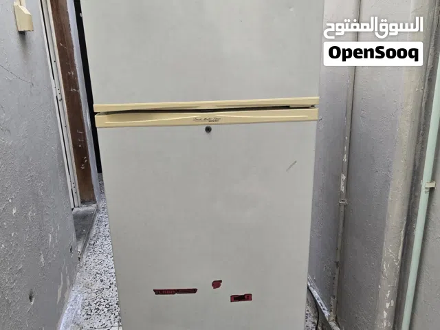 ثلاجه شركة waw نظيفه شبه جديد وبارده ثلج