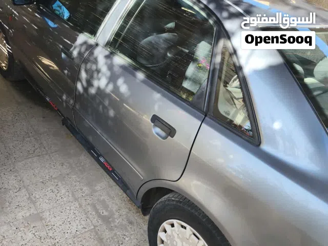 Audi A4 B5 1.6 Essence parcouru 184.000 km