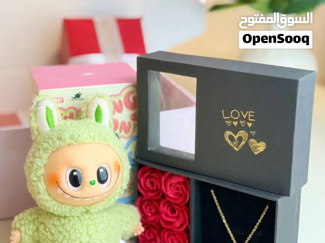 بوكس قلادة مع دمية لابوبو   من اجمل هدايا العيد ميلاد والمناسبات الاخرى