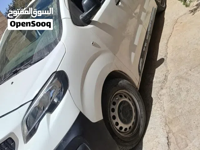 2018 بيجو اكسبرت Standard